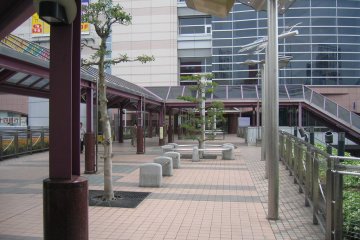 ことでん瓦町駅前広場