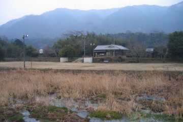 公民館と河川敷